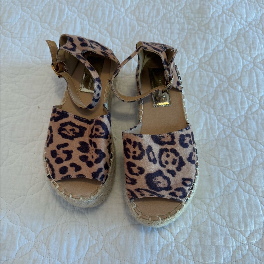 Elegant Collection Cheetah Print Sandals